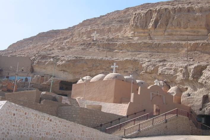 Câu chuyện Assiut (2000–2001): những đêm ánh sáng trên Nhà thờ Thánh Máccô