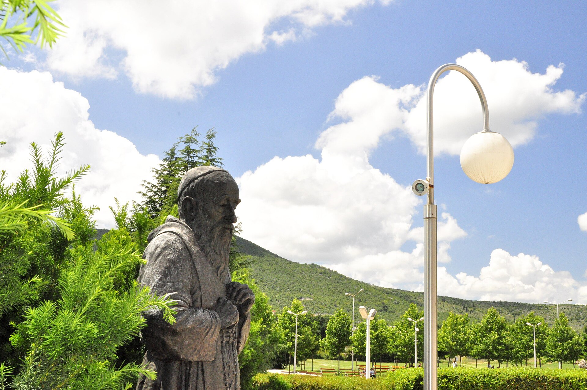 Nhà thờ Thánh Giacôbê tại Medjugorje, Bosnia và Herzegovina — nhà thờ giáo xứ ở trung tâm khu vực hành hương